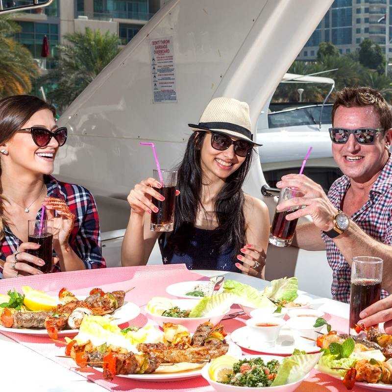 Croisière en yacht et déjeuner bbq Croisière en yacht et déjeuner bbq