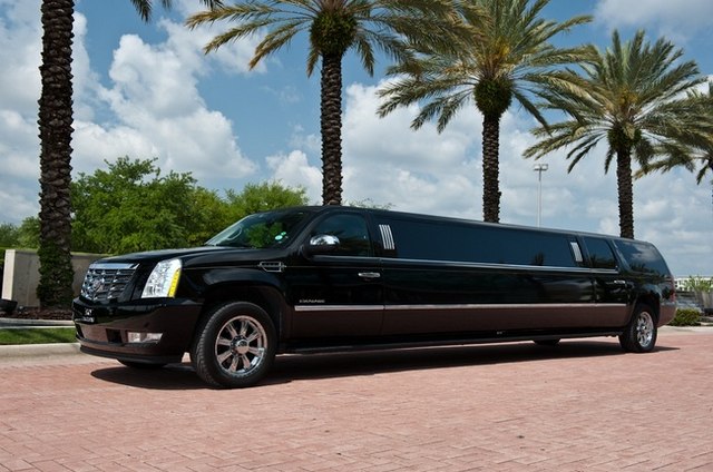 Limousine Cadillac Escalade noire à Dubai
