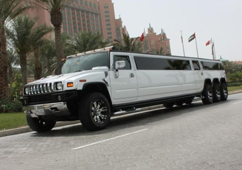 Limousine Hummer XXXL (triple essieu) à Dubai