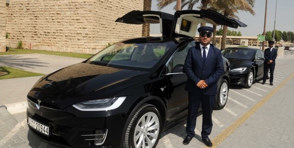 taxi tesla dubai