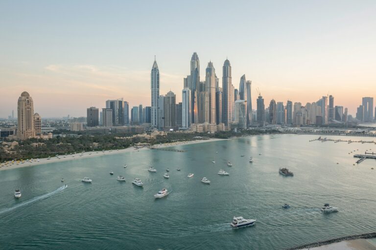Bombardements à Dubai : faire la part des choses et comprendre les mesures de sécurité