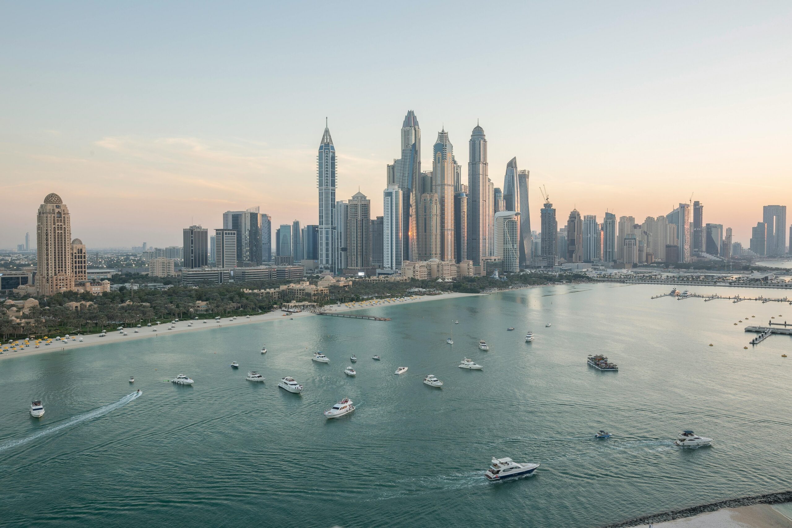 Bombardements à Dubai : faire la part des choses et comprendre les mesures de sécurité