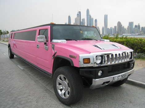 Limousine Hummer rose à Dubai