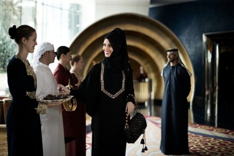 Tout savoir sur l&rsquo;abaya à Dubai et aux Emirats Arabes Unis