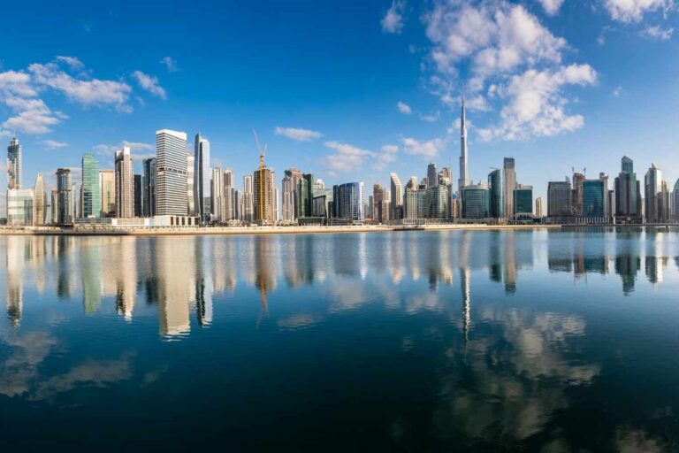 Travailler à Dubai: conseils et astuces pour une recherche d’emploi réussie