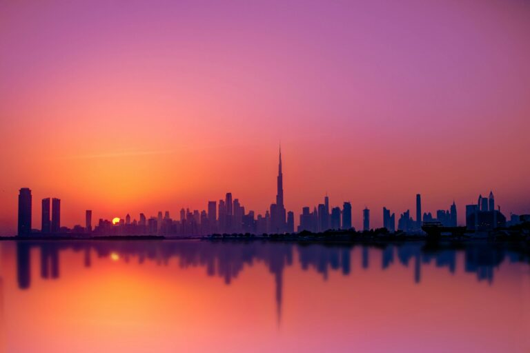 Skyline de Dubai au coucher du soleil