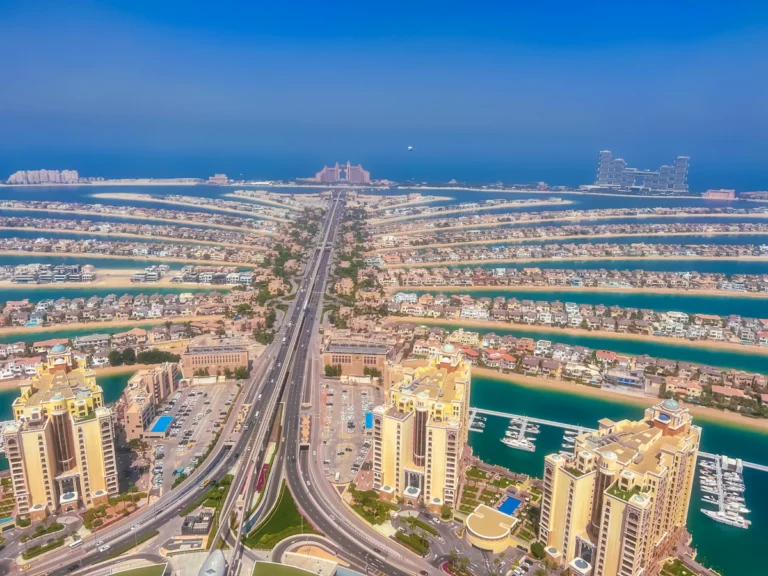 Une vue aérienne de la ville d’Abura